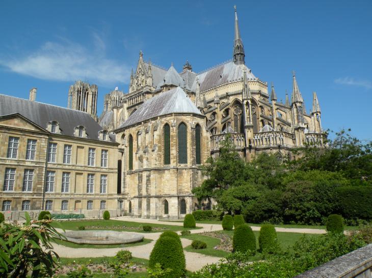  parc et chevet de la cathédrale